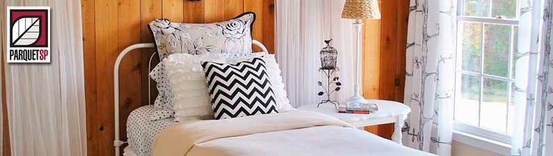 Painel-de-madeira-no-quarto-horizontal-texto-ParquetSP