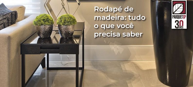 Ao fundo da imagem, há um rodapé.