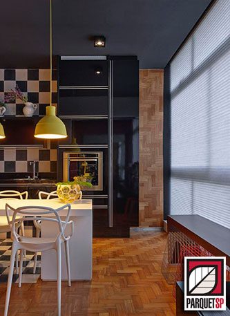 Cozinha com painel de madeira - ParquetSP