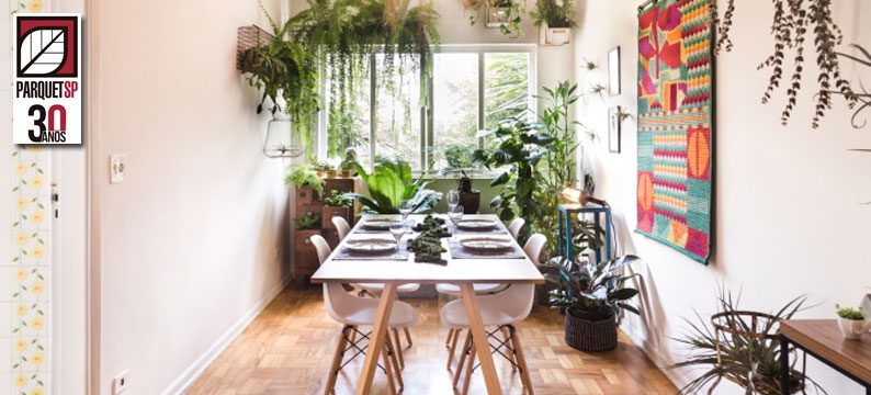 Urban Jungle: tendência que combina com detalhes em madeira | ParquetSP pisos de madeira | Piso de Madeira São Paulo (11) 5053-8333
