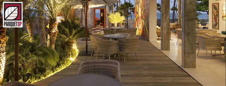 10-ideias-para-usar-deck-de-madeira-no-jardim-de-inverno-ParquetSP