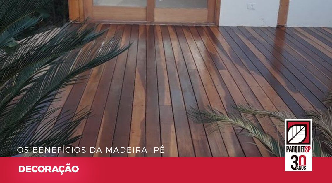 A imagem mostra um piso de madeira Ipê