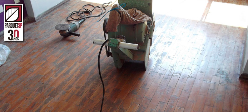 Veja dicas de como reformar piso de madeira FOTO TEXTO HORIZONTAL