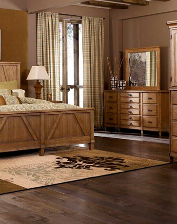 A imagem mostra um quarto com móveis de madeira e um piso de madeira.